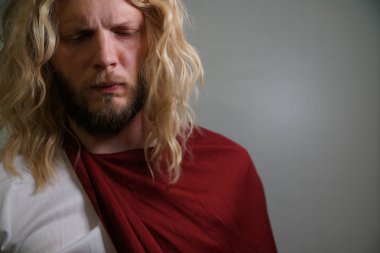 İsa Mesih portre hafif bir arka plan üzerinde