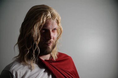 İsa Mesih portre hafif bir arka plan üzerinde