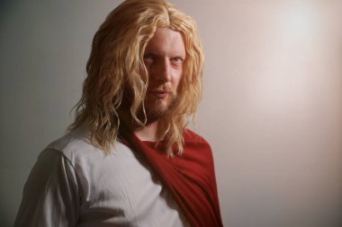 İsa Mesih portre hafif bir arka plan üzerinde