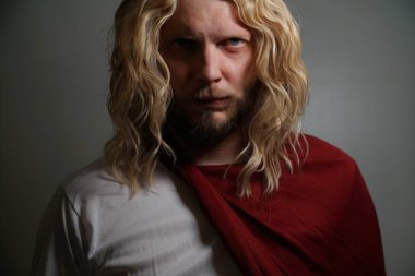 İsa Mesih portre hafif bir arka plan üzerinde