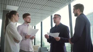 işadamı planlama konsepti Cam duvar kalemi ve çıkartmalar Başlangıç ofis ön