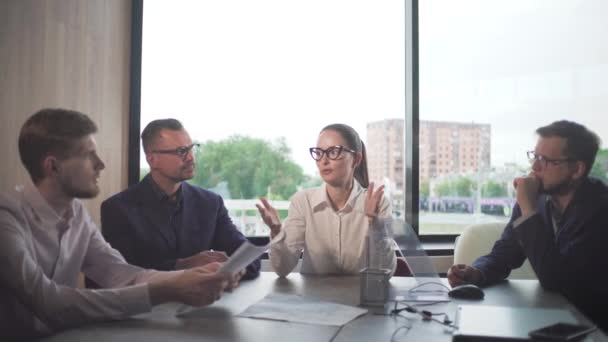 Mulher Empresária Líder Uma Reunião Empresários Escritório — Vídeo de Stock