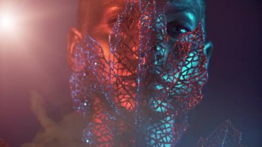 Parlak ışıltılar moda model kadın altın cilt yüz, Trendy parlayan altın cilt makyaj. Glitter metalik parlaklık makyaj 
