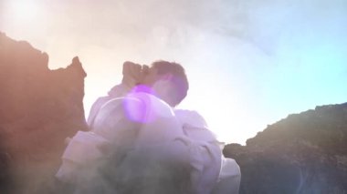 Uzay Kıyafeti Cesur Astronot Sis Kaplı Kızıl Gezegen Mars araştırıyor. Macera. Uzay Yolculuğu, Yaşanabilir Dünya ve Sömürgecilik Kavramı