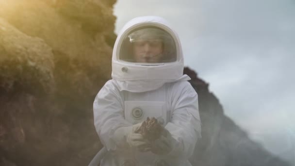 Αστροναύτης Στο Διάστημα Φορώντας Κοστούμια — Αρχείο Βίντεο