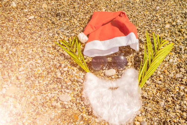 Santa Claus Hat Sunglasses Tropical Beach Christmas Travel Vacation Concept — Stock Photo, Image