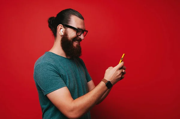 Portrait Happy Young Bearded Hipster Man Listening Music Earphones While — Stock Photo, Image