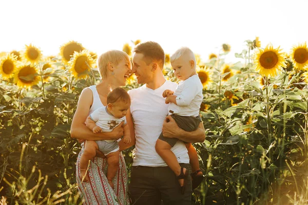 Happy Family Mother Father Boys Kids Nature Sunset — Stock Photo, Image