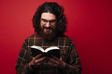 Öğrenci ya da Profesör okuma kitabı fotoğraf. Stude dersler sınavı