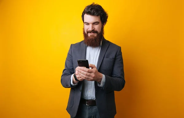 Bearded Businessman Formal Using Smartphone Successful Businessman Smiling Reading Message — Stock Photo, Image