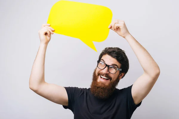 Porträt Eines Lächelnden Jungen Bärtigen Mannes Schwarzem Hemd Der Eine — Stockfoto