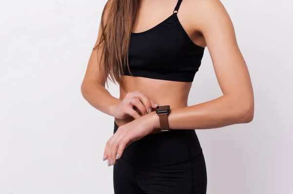 Close Shot Young Sportswoman Using Smartwatch Track Her Workout Performance — Stock Photo, Image