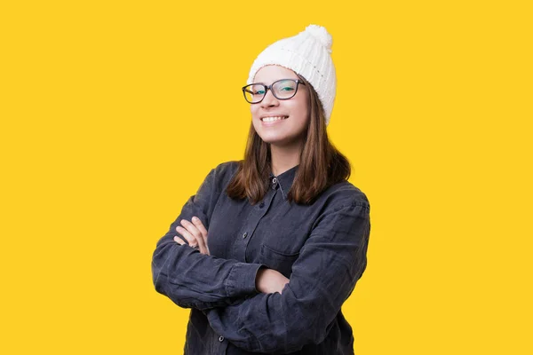 Retrato Una Joven Sonriente Con Sombrero Blanco Gafas Pie Con — Foto de Stock