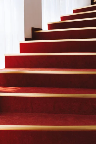 Foto Una Hermosa Escalera Marrón Roja Hermosa Casa Museo — Foto de Stock