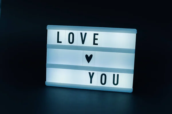 Foto Eines Leuchtkastens Mit Text Liebe Dich Vor Isoliertem Dunklen — Stockfoto