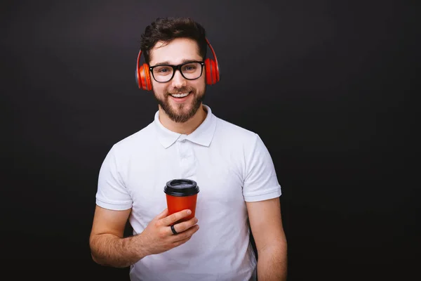 Hombre joven feliz con café —  Fotos de Stock
