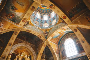 Ortodox kilise mimarisi ve boyalar arka plan fotoğrafı