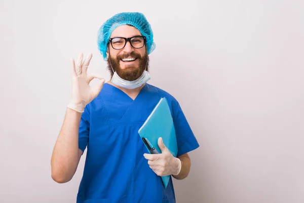Portrait of smiling man doctor showing ok gesture — Stok Foto