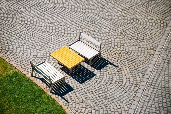 Prachtige plek om te ontspannen, tafel en stoelen voor koffieshop — Stockfoto