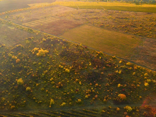 Vista aérea de incrível colorido queda pôr do sol ladnscape — Fotografia de Stock