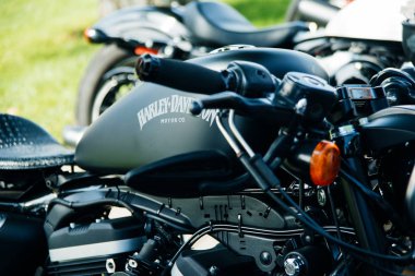 Moldova / Chisinau, 9 / Eylül / 2019 - Seçkin Erkek Sürüş, Güzel vintage ve eski motorsikletler