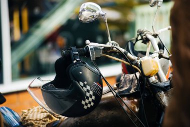 Moldova / Chisinau, 9 / Eylül / 2019 - Seçkin Erkek Sürüş, Güzel vintage ve eski motorsikletler