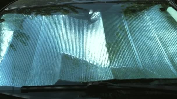 Footage of aluminum foil for protecting car by sun — Stock Video