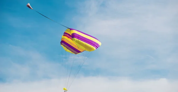 Photo People Jumping Parachute Beautiful Clean Day — Stock Photo, Image