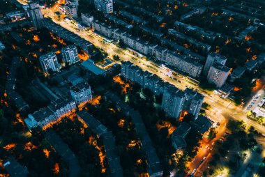 Gün batımından sonraki güzel şehir fotoğrafı, şehir ışıkları, kumlu fotoğraf..