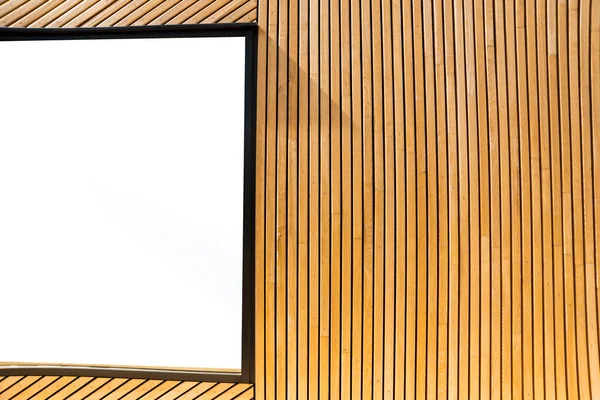 Cerrar pared de madera y gran ventana blanca en blanco — Foto de Stock