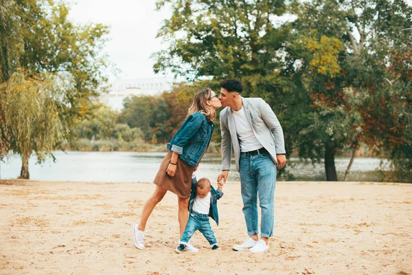 A young family with a little baby having a nice time together in the park — Stock Photo, Image