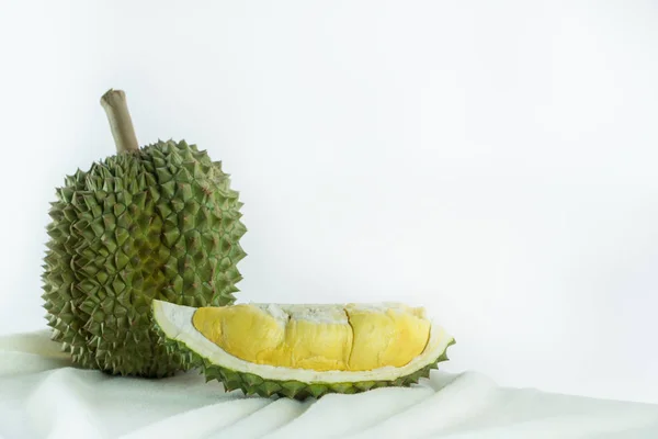 Tropische Frucht Durian hat einen starken Geruch, wenn sie reif ist. — Stockfoto