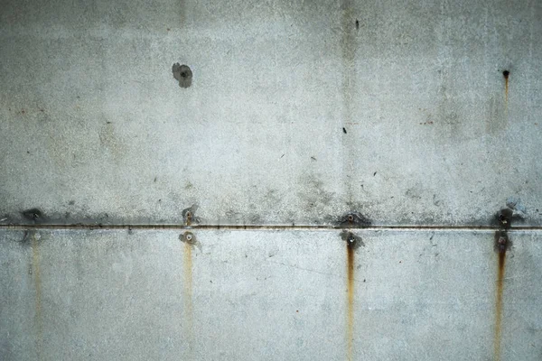 El viejo piso de cemento tiene muchas manchas. . —  Fotos de Stock