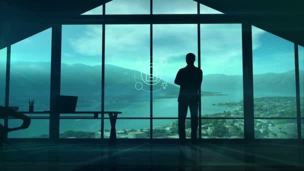 Çok infographics öğeleri ile ilgilenen cam kenarında duran bir adam — Stok video