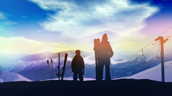 Father with son on the slope of the ski run. — Stock Photo, Image