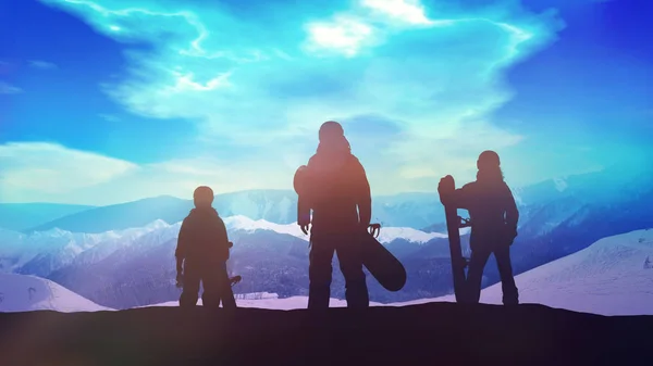 Skupina snowboardistů na vrcholu hory. — Stock fotografie