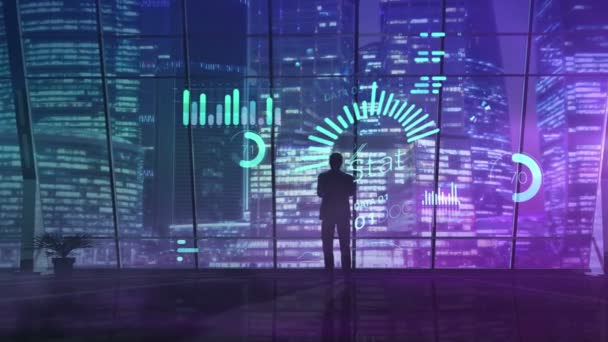 La silhouette di un uomo d'affari analizza i dati utilizzando nuove tecnologie . — Video Stock