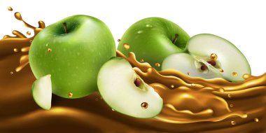 Meyve suyu dalgasında tam ve dilimlenmiş yeşil elmalar.