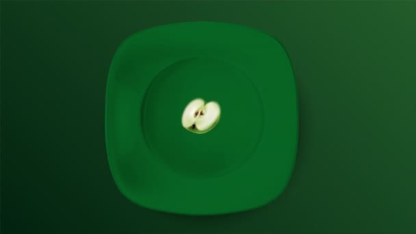 Pomme verte tranchée sur fond vert foncé. — Video