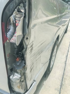 kazada yan aracın çizik