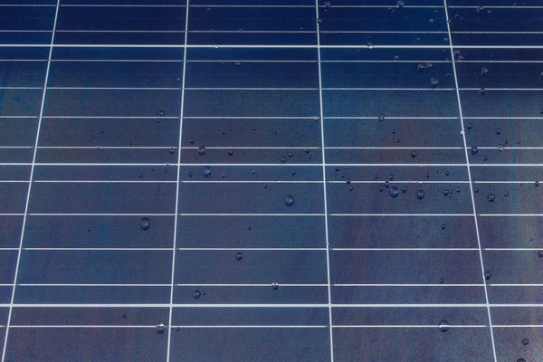 Panel słoneczny z kroplami wody na nano powłoki — Zdjęcie stockowe