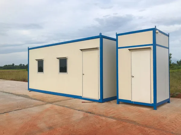 İnşaat alanında taşınabilir konteynır kutusu