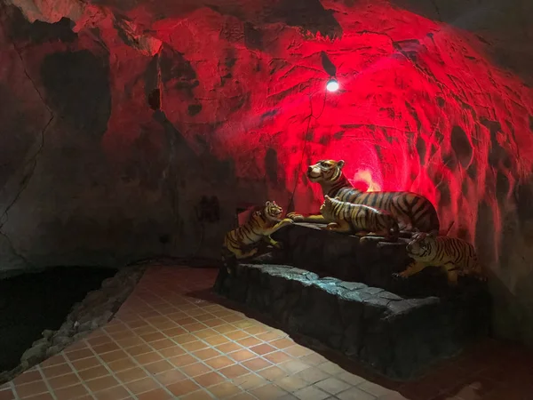 Tygří socha v jeskyni Phatthalung, Thajsko — Stock fotografie