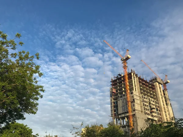 Guindaste Construção Apartamento Condomínio Local Construção — Fotografia de Stock