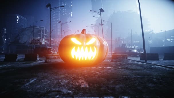 Halloween-Kürbis in der Nacht zerstörte Stadt. Apokalypse-Konzept. super realistische 4k Animation. — Stockvideo
