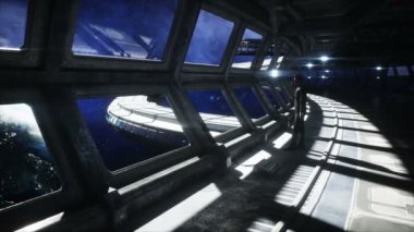 Futuristik uzay koridorundaki insanlar, oda. toprak görünümü. sinematik 4k görüntüleri.