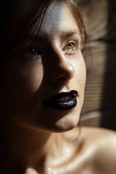 Retrato Una Hermosa Chica Con Maquillaje Moda — Foto de Stock
