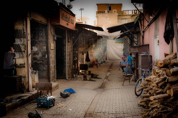 Ντιγιαρμπακίρ Τουρκία Οκτώβριος 2012 Μια Κατασκευή Υλικού Και Αγοράς Έναν — Φωτογραφία Αρχείου