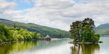 İskoç Crannog merkezi loacted Kenmore Loch Tay doğu ucundaki yakınındaki.