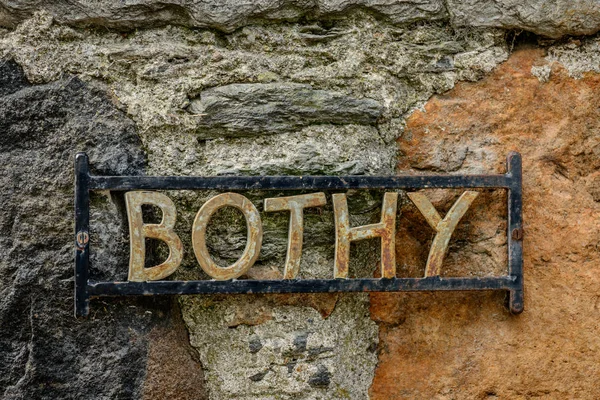 Close Metal Sign Bothy Stone Wall — Stok Foto